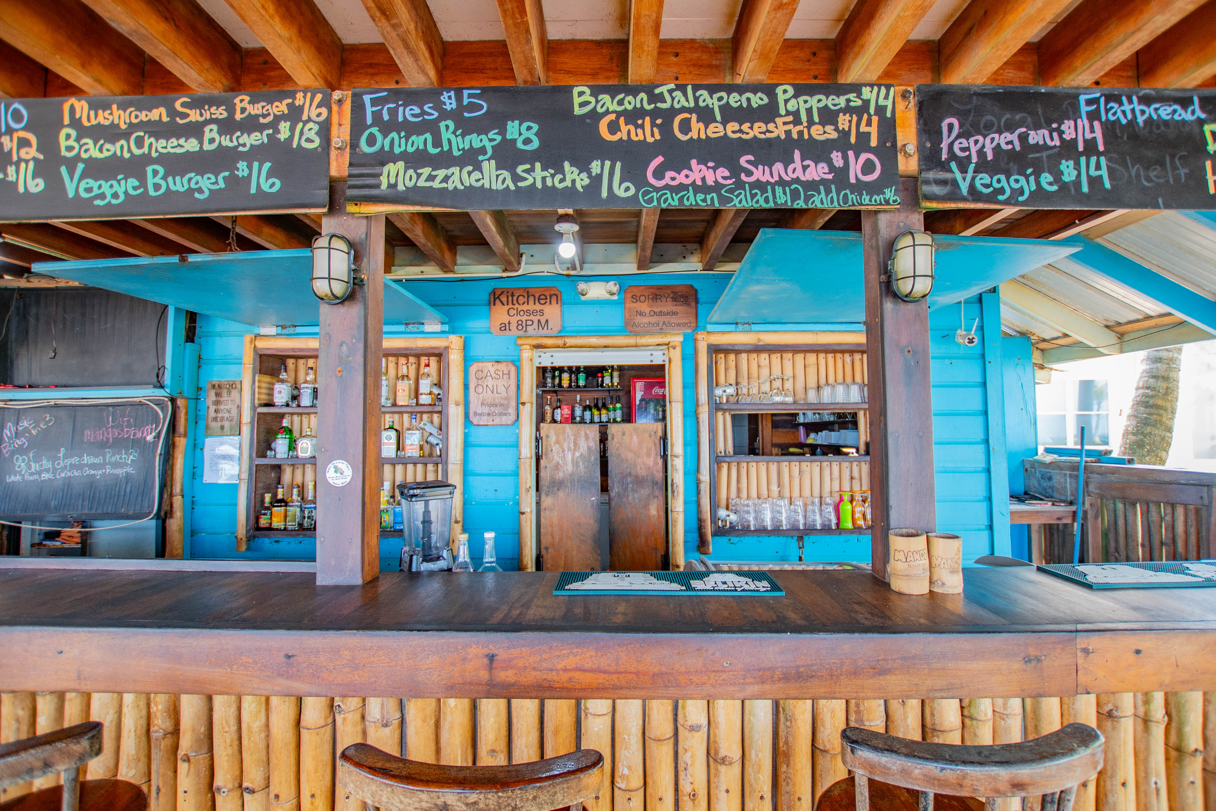 Mangos Beachfront Bar