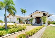 BELIZE CHIC, SOPHISITICATED & STUNNING HOME WITH 2 GUEST CASITAS
